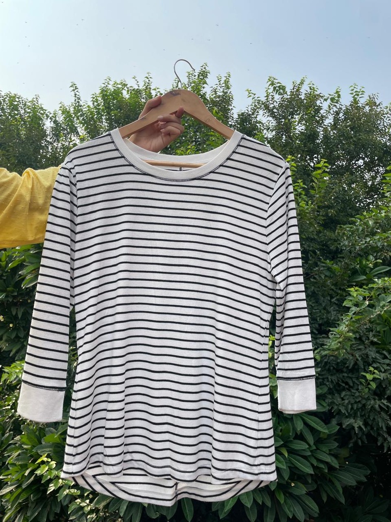 Black and white lining shirt